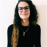 Ragazza spagnola qualificata in protocollo ed eventi insegna lingua spagnola, geografia, filosofia ai bambin